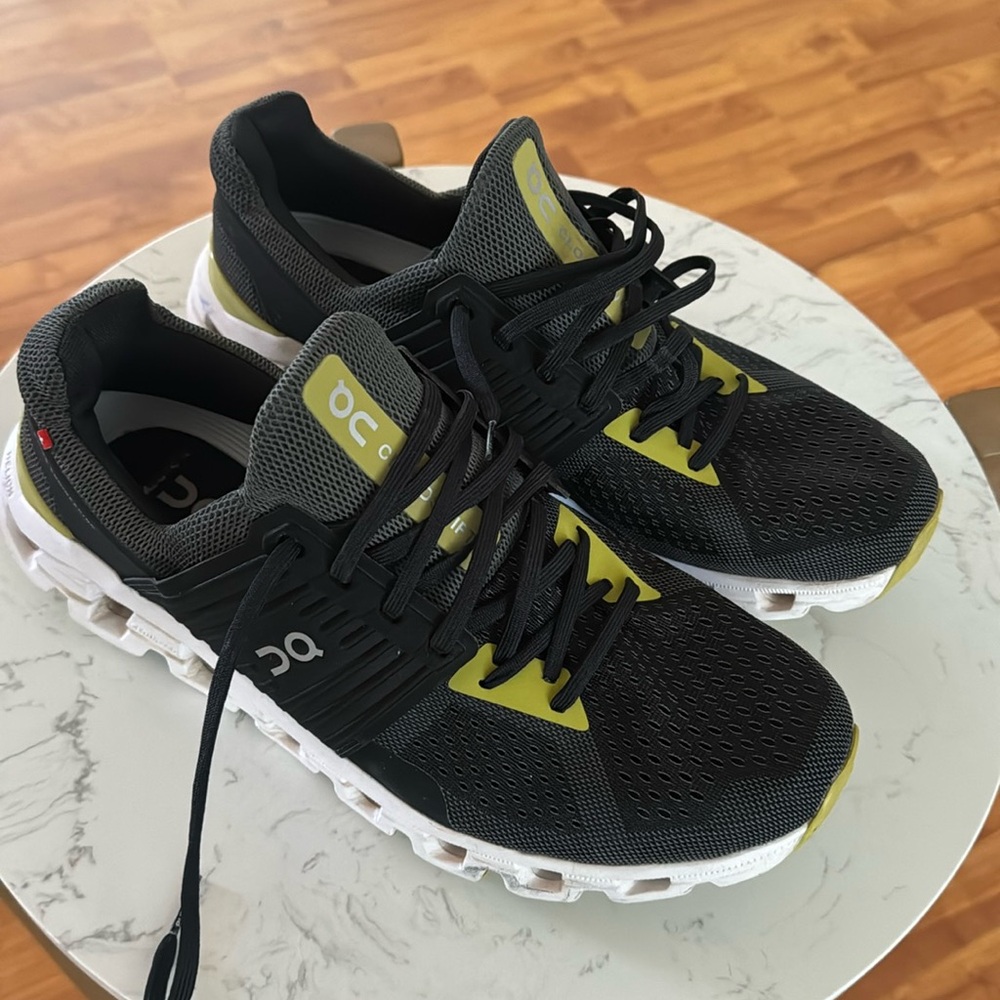 Men’s cloudswift running shoes. Excellent condition! Like new